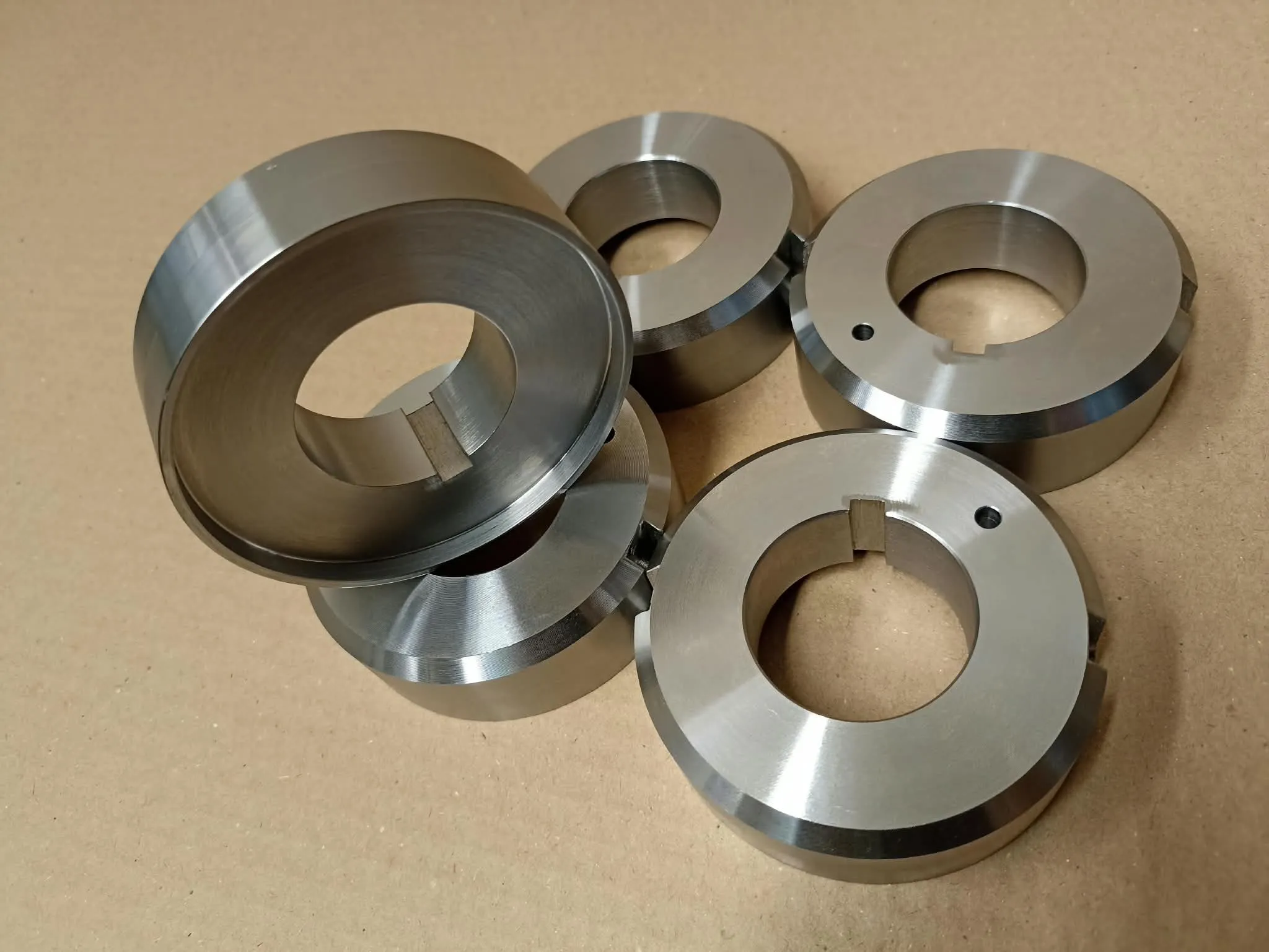 Grooved rings