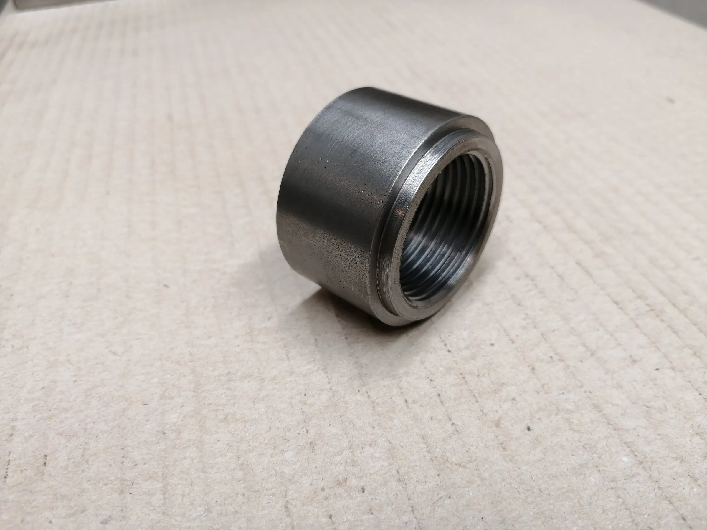 Bushing with internal thread