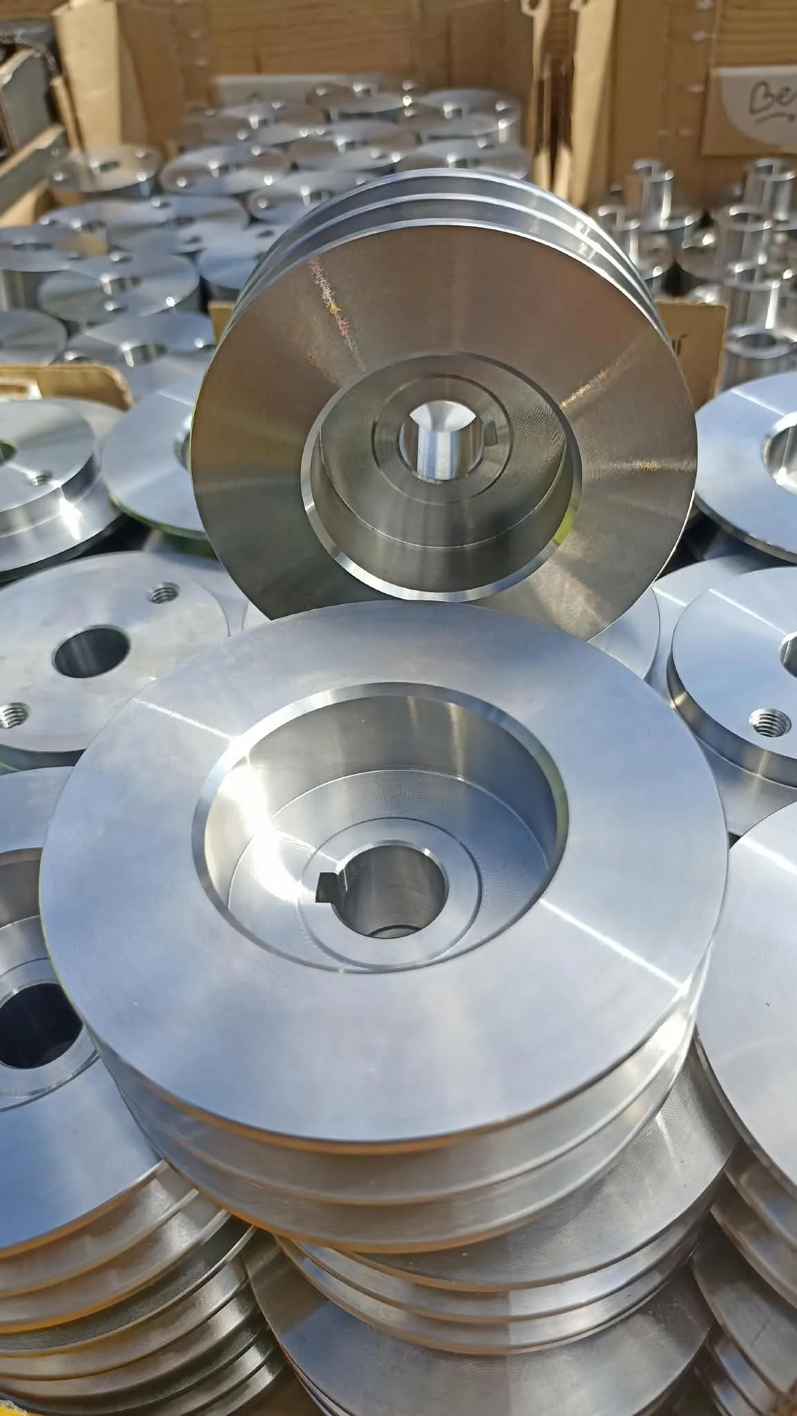 Flange discs with bore
