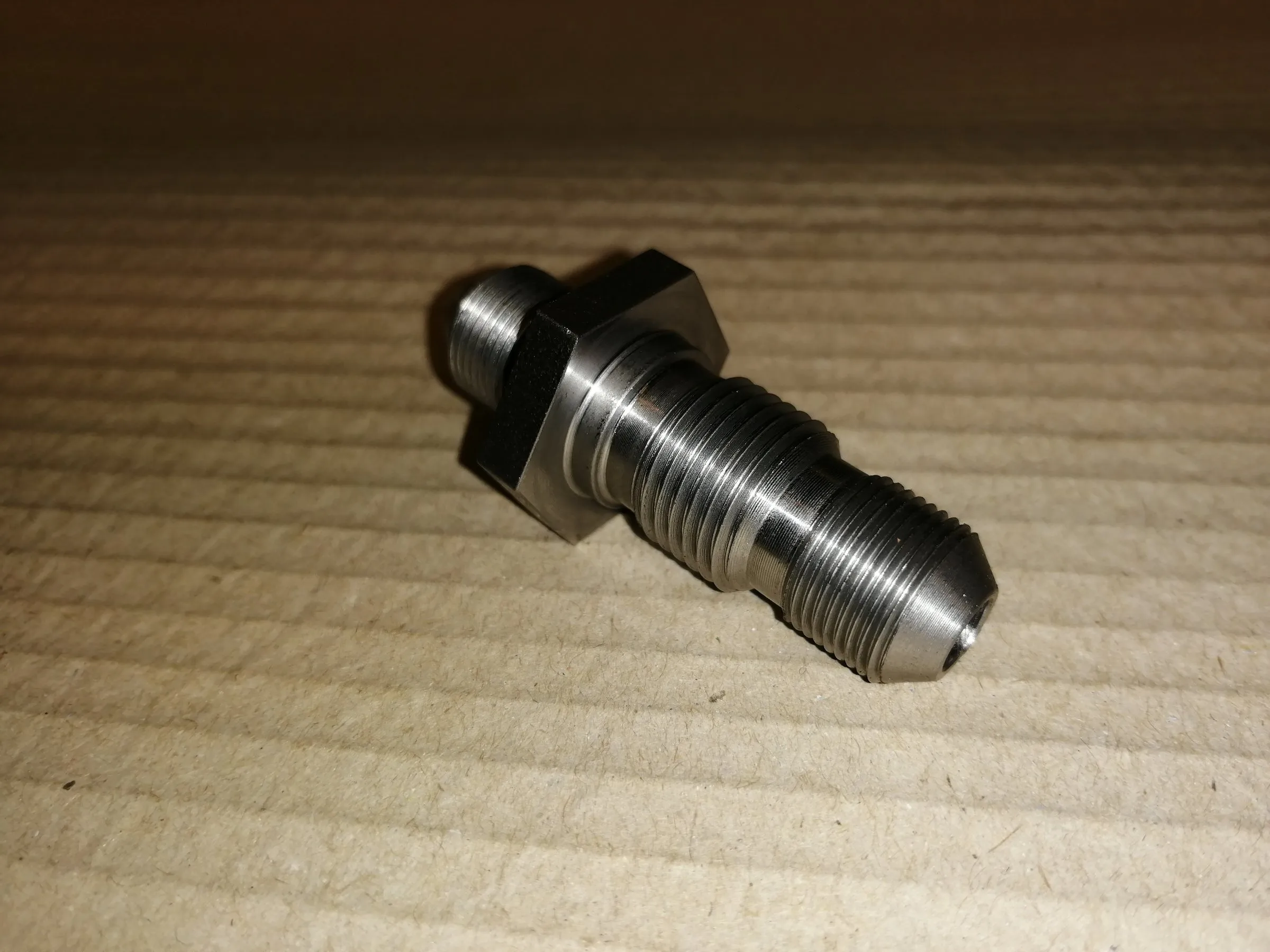 Threaded fitting